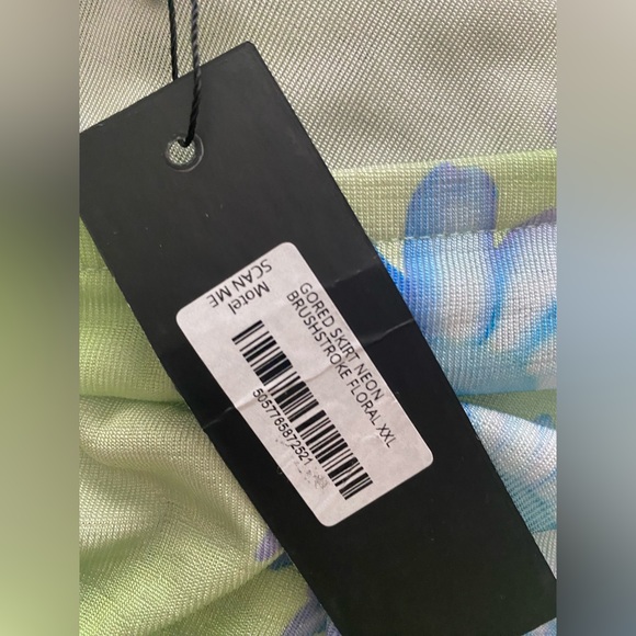 Sarah OBX S4 Motel X Barbara Gored Mini Skirt in Neon Brushstroke Floral - Picture 13 of 13